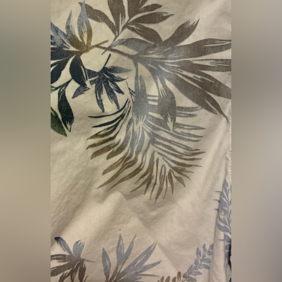 Denim & Flower White Short Sleeve Button-Down with Green and Blue Leaf Print - Picture 4 of 4